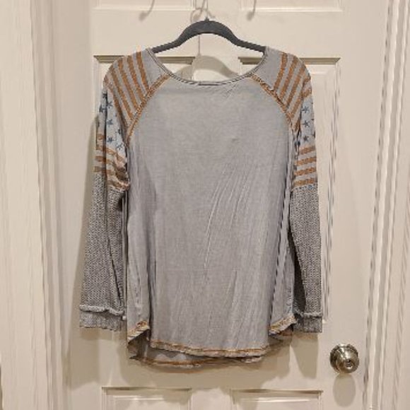 NWOT POL Gray Top with Stars and Stripes Size Small - Picture 3 of 3